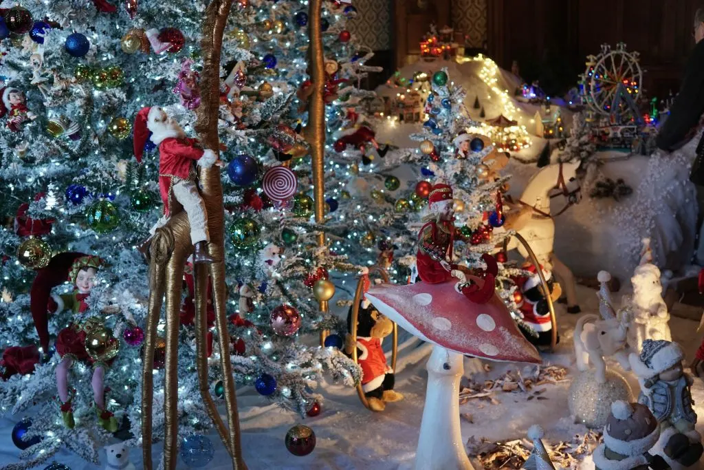 Xmas decorations inside the Chateau de Crazannes