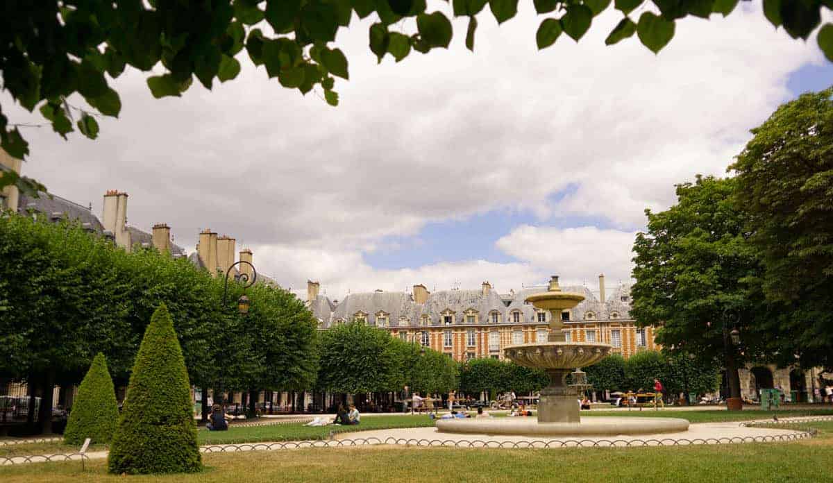 Le Marais in Paris. Walking tour in Paris.