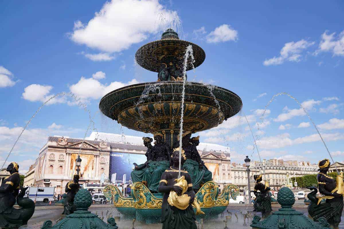 Place de la Concorde in Paris. Walking tour of Paris