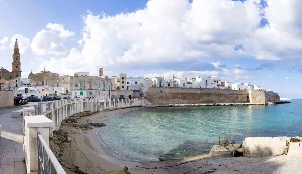 Best towns in Puglia Italy. Things to do in Monopoli.