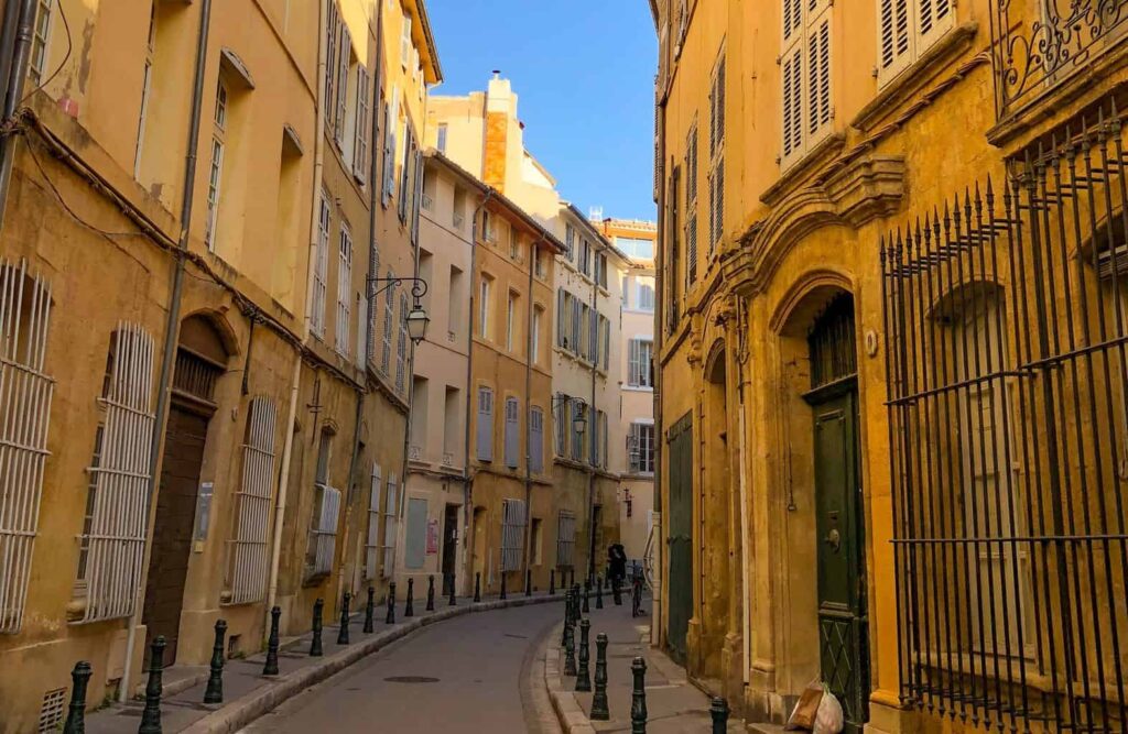Best Day Trips from Aix en Provence, France. Top Tours from Aix-en-Provence.