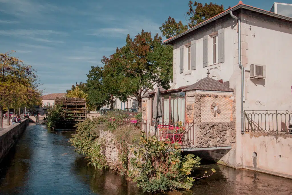 L'isle-sur-la-Sorgue makes a great day trip from Aix en Provence