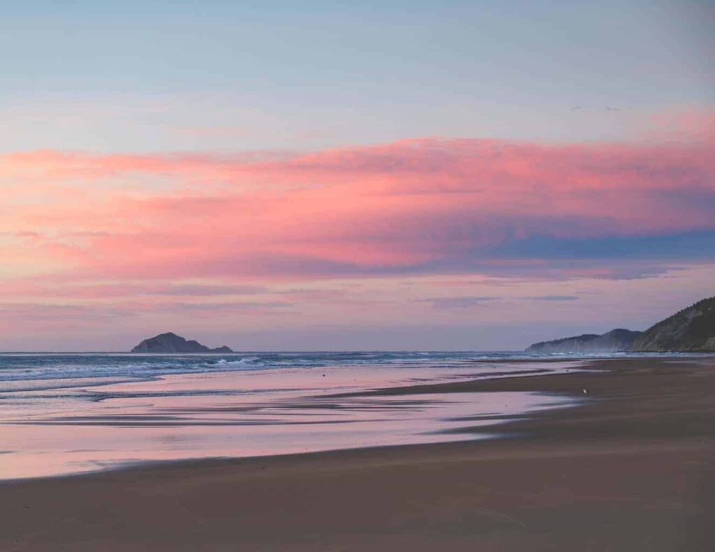 Ocean Beach em Hawkes Bay é uma das melhores praias da Nova Zelândia.