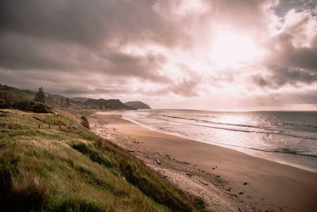 a Praia de Wainui em Gisborne é uma das melhores praias da Nova Zelândia.