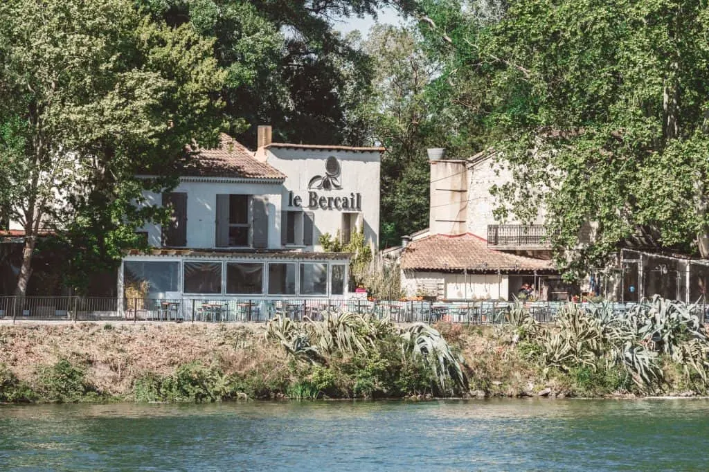 Restaurant on the île de la Barthelasse in Avignon