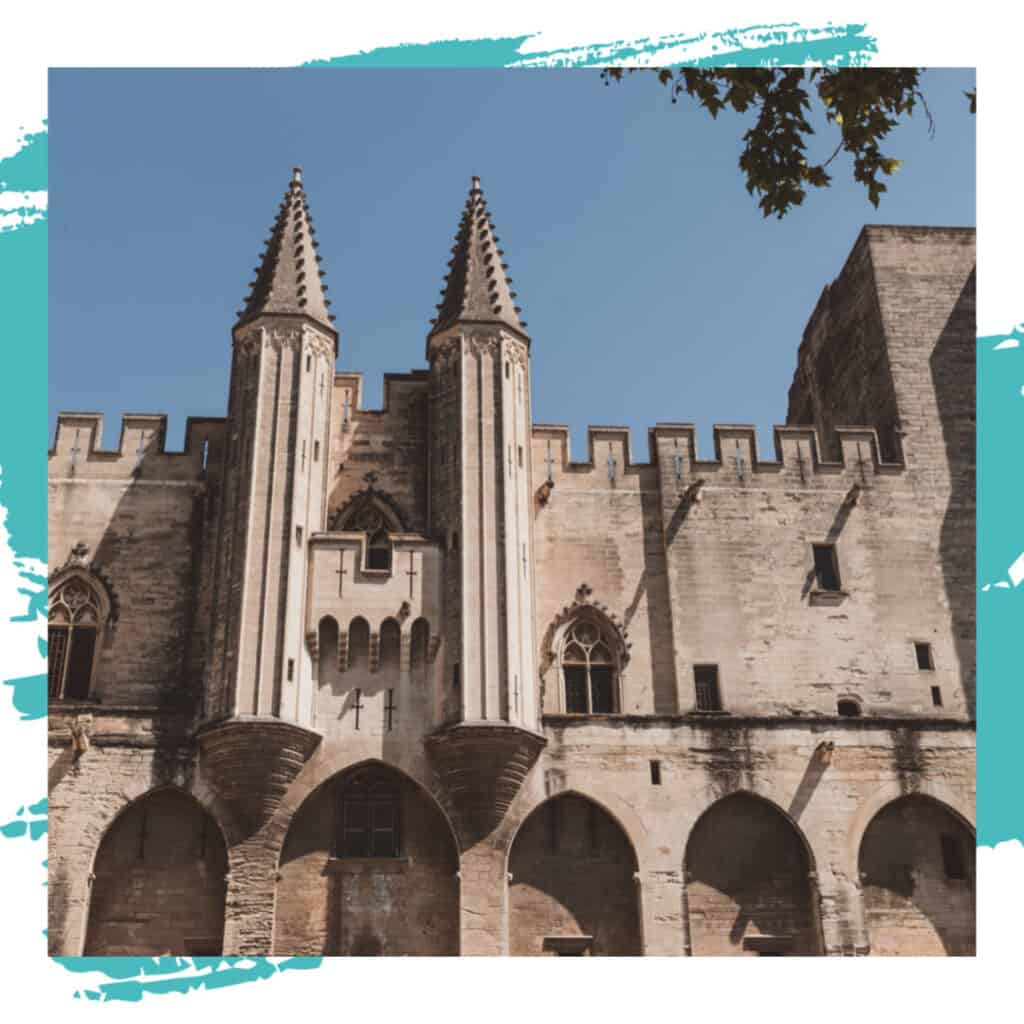 CASTLES IN PROVENCE