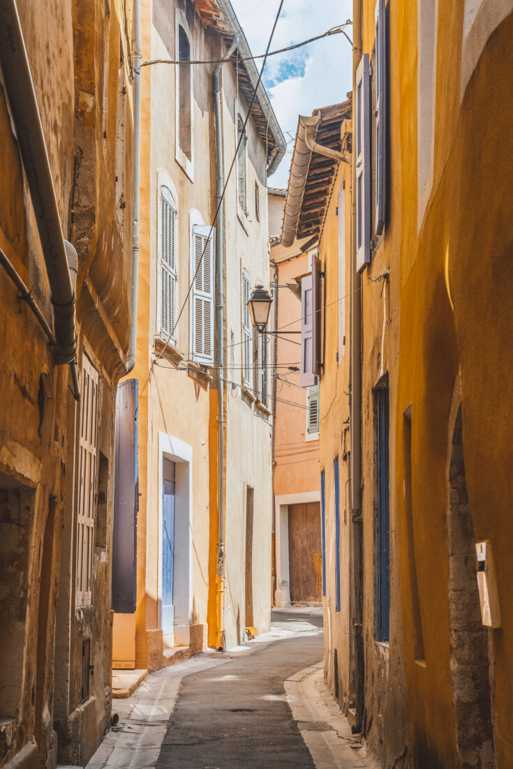 Most Beautiful Cities & Towns in Provence, France Le Long Weekend