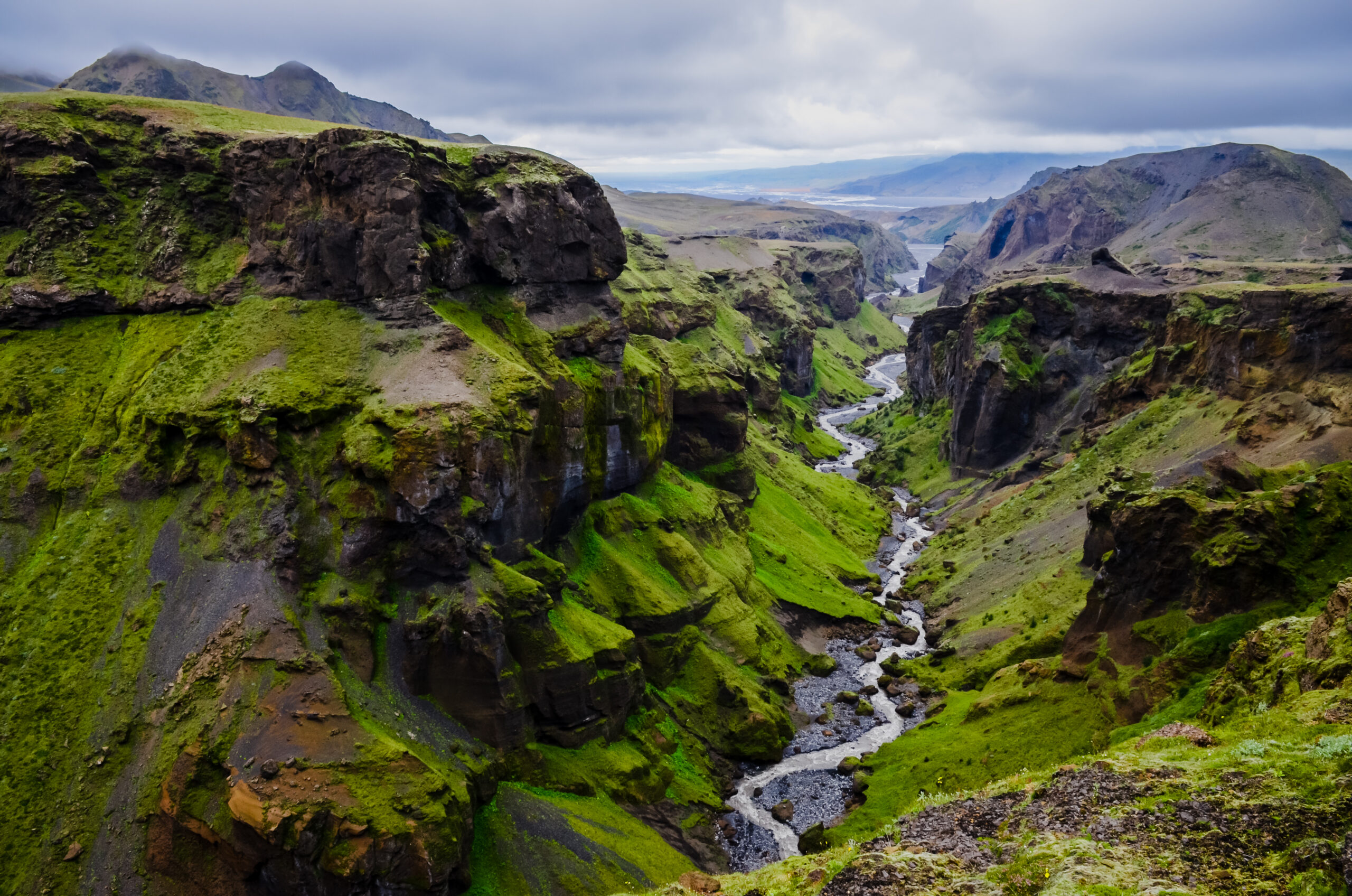 Исландия какая европа. Исландия Долина тоурсмёрк. Долина Тингвеллир разлом. Исландия каньон Пенингагья. Хайлендс Исландия.