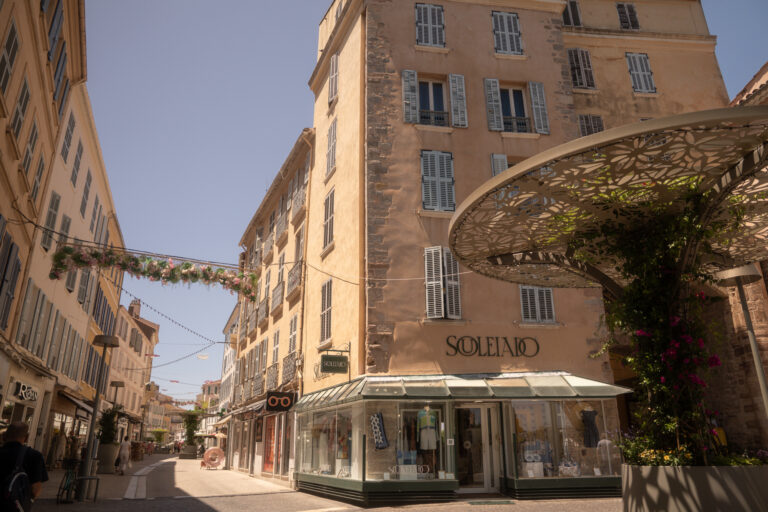 Tucked Between Vineyards and the Sea, This French Riviera Town Offers Islands, Markets, and Charm – Without the Crowds